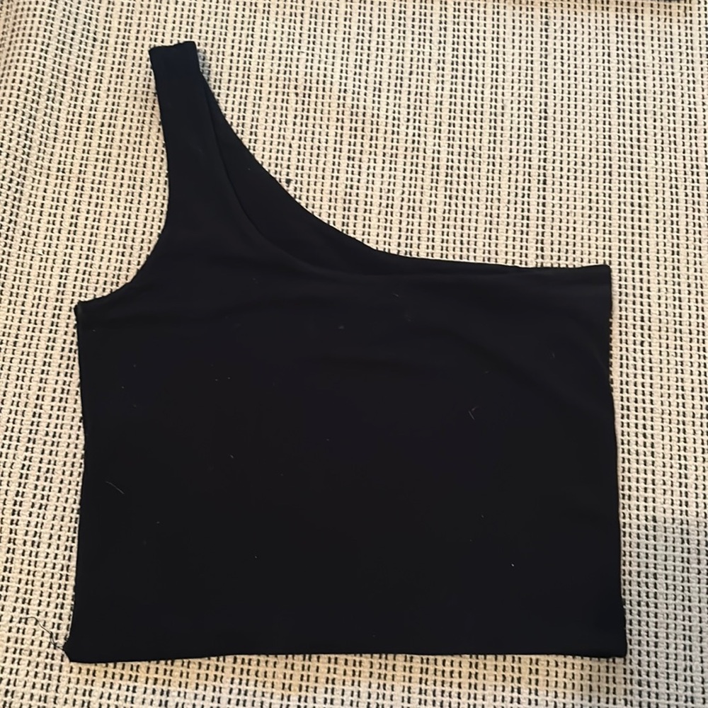 One shoulder crop top